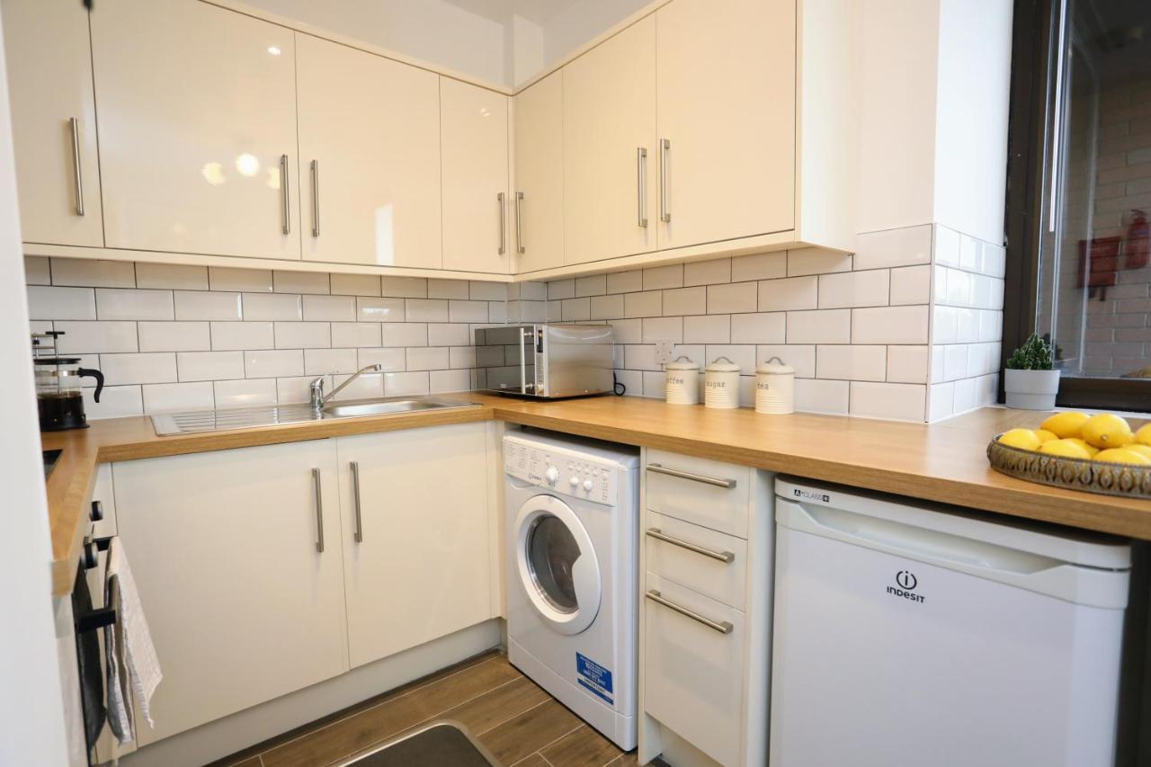 Aisiki Living At Upton Rd, Multiple 1, 2, Or 3 Bedroom Apartments, King Or Twin Beds With Free Wi-Fi & Parking Watford  Exterior foto
